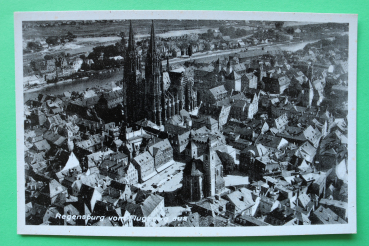 AK Regensburg / 1930-1940er Jahre / Luftbild / Dom Neupfarrplatz Straßen